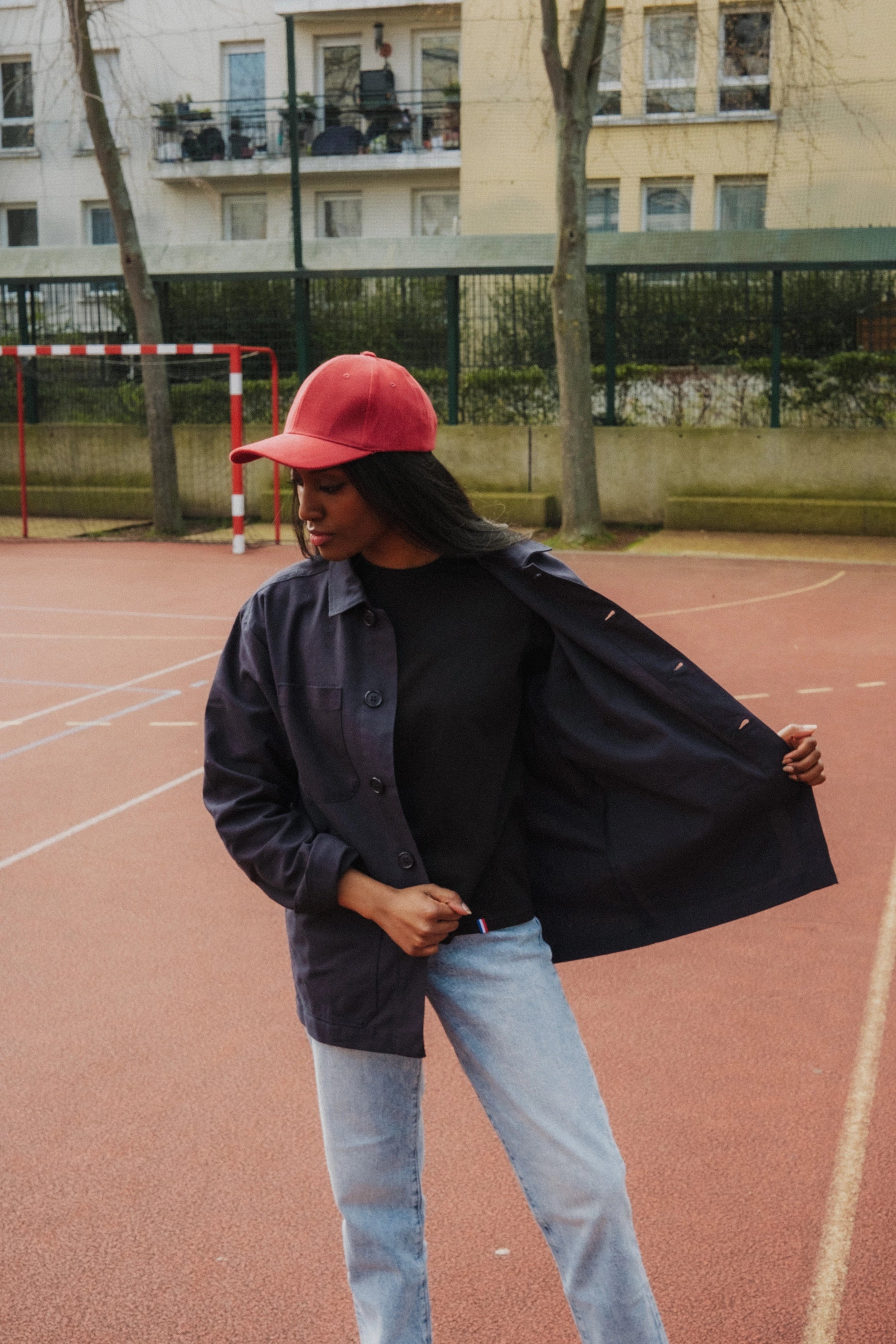Look_casquette_veste_et_Tshirt.webp